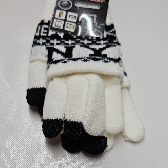 New York Gloves - Black and White - Picture 4 of 5
